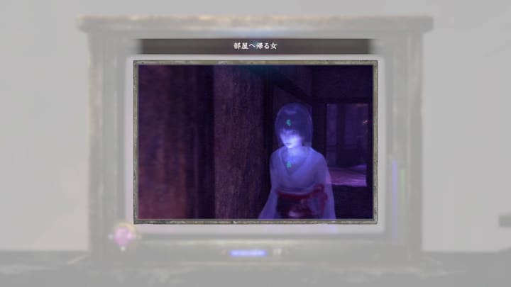 部屋へ帰る女
